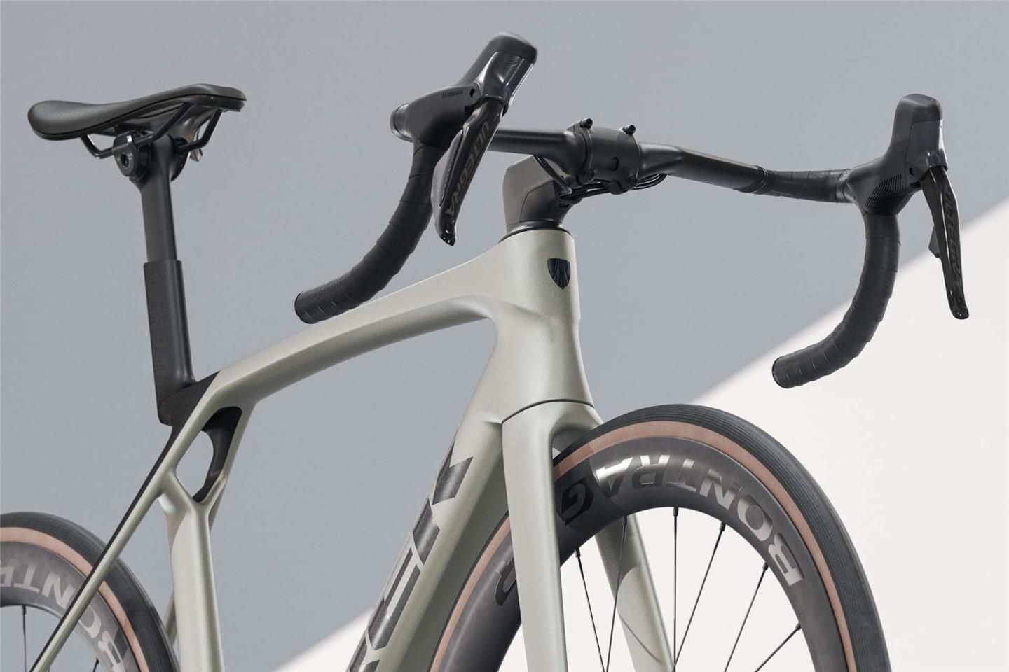 Madone SL 7 Gen 8 28" (Matte Lunar Silver)