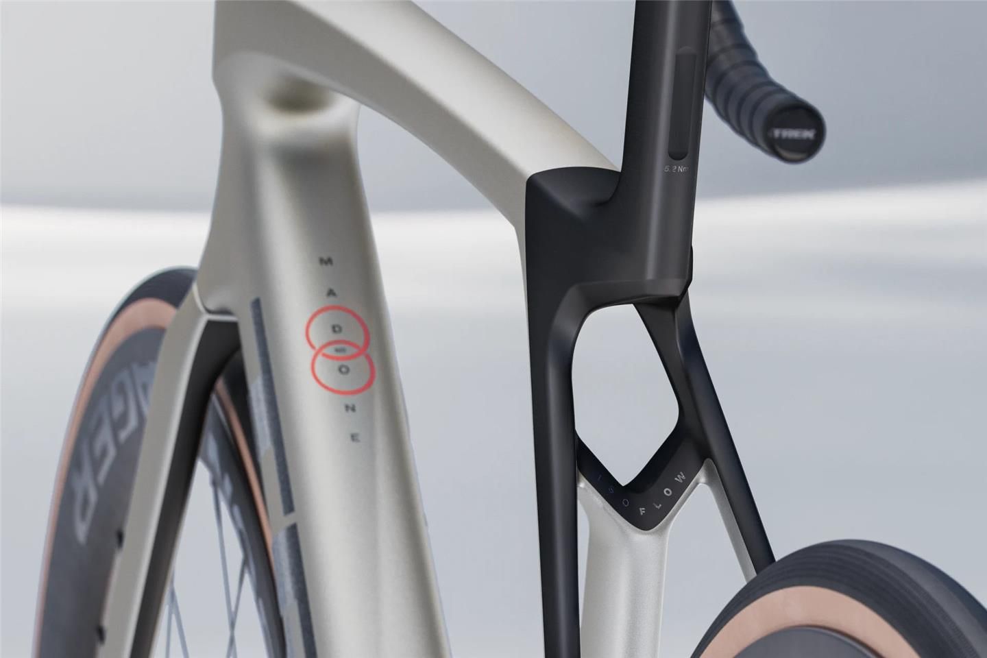 Madone SL 7 Gen 8 28" (Matte Lunar Silver)