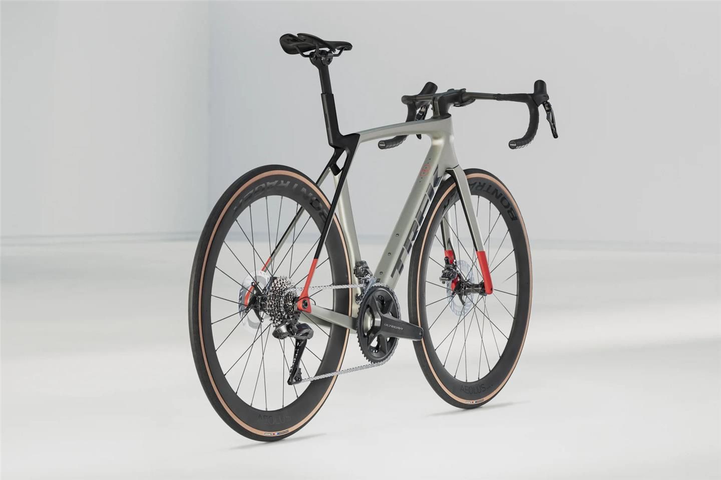Madone SL 7 Gen 8 28" (Matte Lunar Silver)