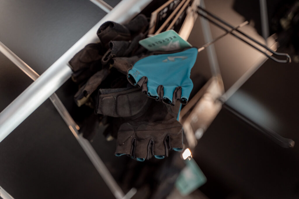 Handschuhe, Kleidung – alles im KarlvonDrais-Shop