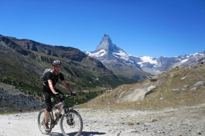Unser Fahrradladen liefert zu dir in die Schweiz, damit du die spektakulären Fahrrad-Routen auskosten kannst.